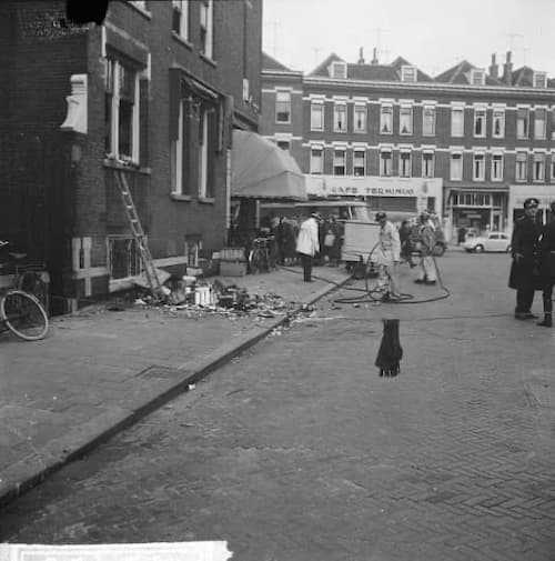 Artikel 'Brand in magazijn zuivelhandel aan de Jan Sonjéstraat te Rotterdam' uit  van  dec 
